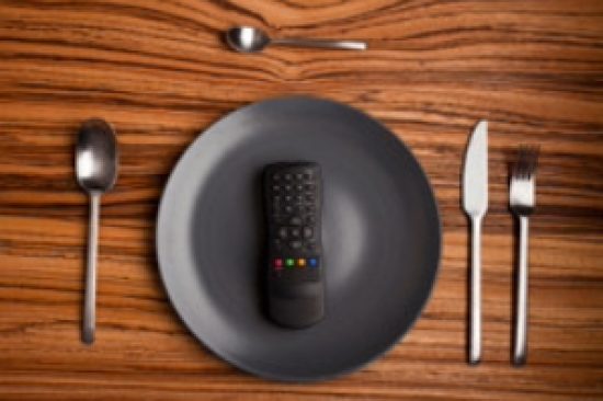 Dinner-setting-with-remote-control