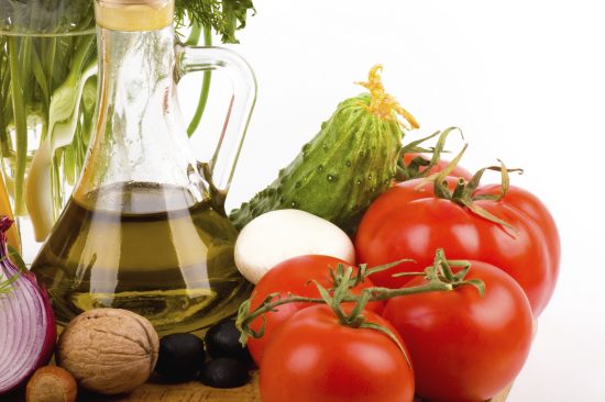 mediterranean-diet-oil-nuts-mixed
